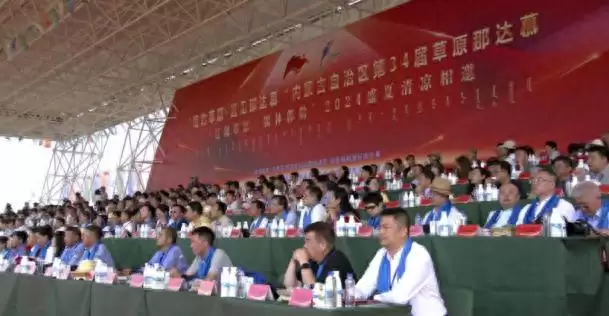 央视聚焦那达慕，伊利金典锡林郭勒牧场娟姗纯牛奶大放异彩插图1