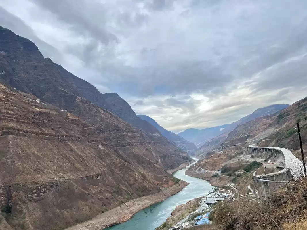 凉山州不通高速布拖县交通现状解析:何时能通高速?插图2 凉山州不通高速布拖县交通现状解析:何时能通高速?插图2