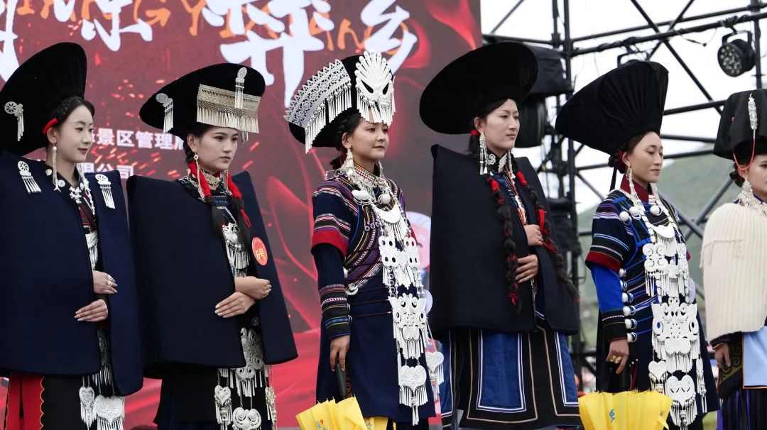 云端鲁南·清凉彝乡”:火把节燃情启幕,嗨翻鲁南山!插图2 云端鲁南·清凉彝乡”:火把节燃情启幕,嗨翻鲁南山!插图2