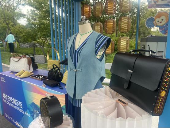 2025 成都世运会:凉山非遗惊艳亮相,多元融合展民族文化魅力插图2 2025 成都世运会:凉山非遗惊艳亮相,多元融合展民族文化魅力插图2