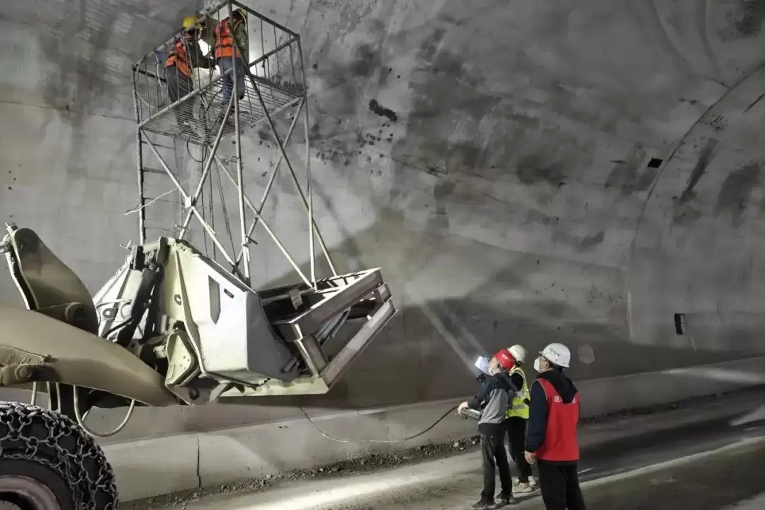 西昭高速 SG5 标洛古隧道顺利贯通 凉山交通建设再迎里程碑突破插图4