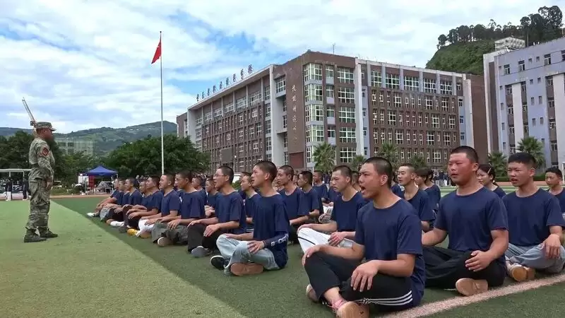 会东高一新生军训尾声:迷彩方阵里的成长与蜕变插图2 会东高一新生军训尾声:迷彩方阵里的成长与蜕变插图2