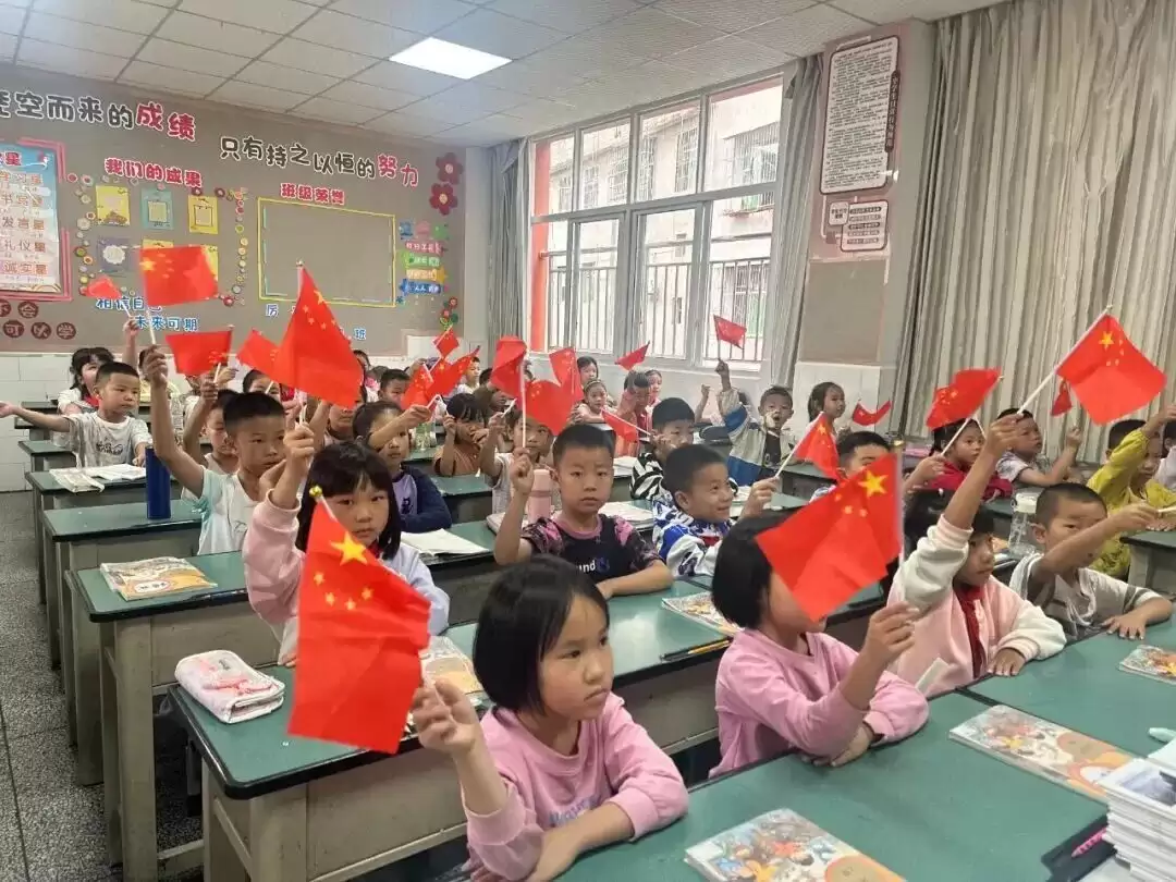 会东县各界观看抗战胜利 80 周年阅兵，伟大抗战精神激发奋进热潮插图4