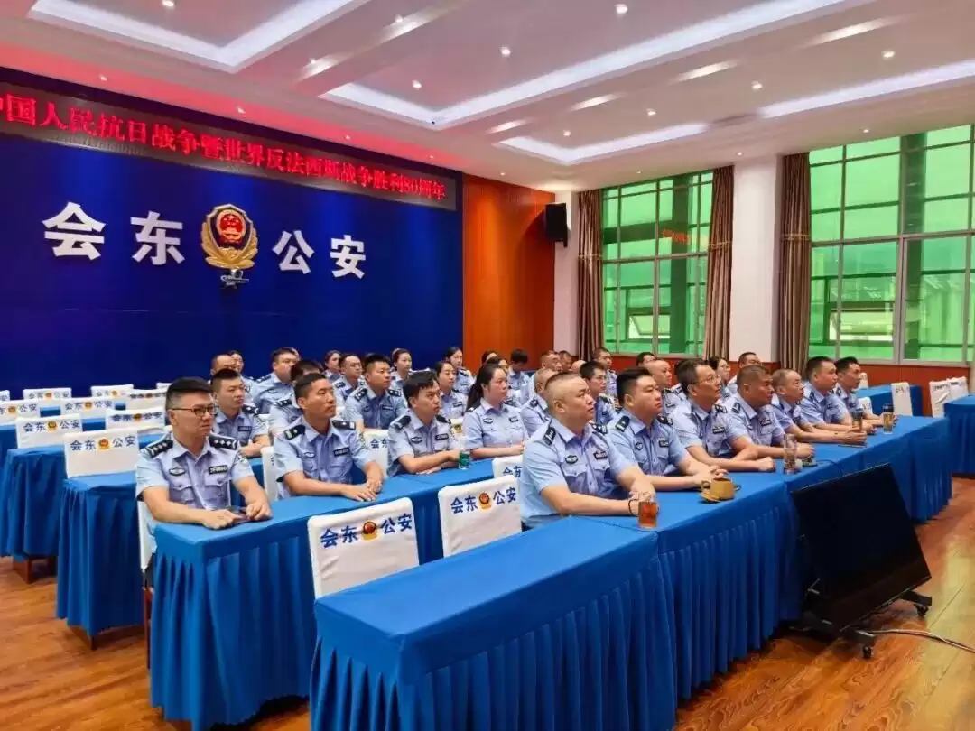 会东县各界观看抗战胜利 80 周年阅兵，伟大抗战精神激发奋进热潮插图2