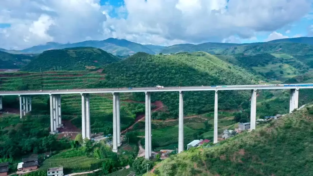 会禄高速 ZCB1 – 3 项目桥梁施工获突破:大柳树沟大桥节点告捷插图 会禄高速 ZCB1 – 3 项目桥梁施工获突破:大柳树沟大桥节点告捷插图