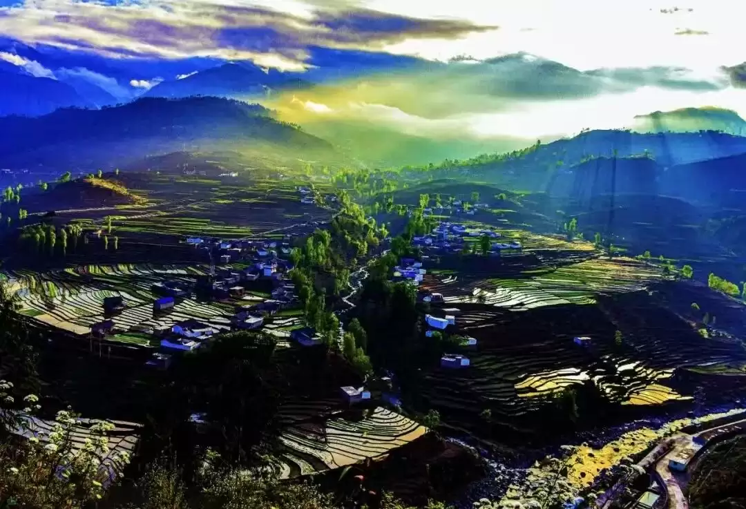 赛场外的惊喜：走进川超背后五彩斑斓的凉山，开启超值之旅插图1