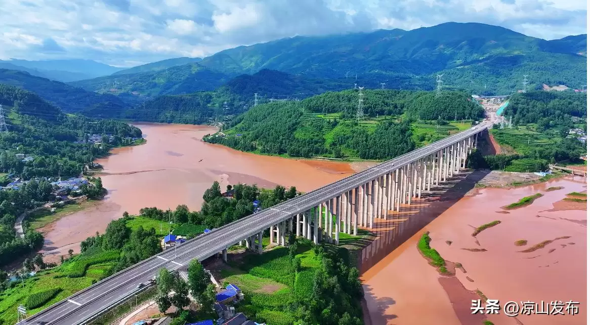 深秋筑路忙：乐西、西昭、昭普高速 “热” 战昭觉，激活发展新引擎插图2