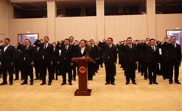 州人民政府举行2025年宪法宣誓仪式，张文旺监誓-会东网