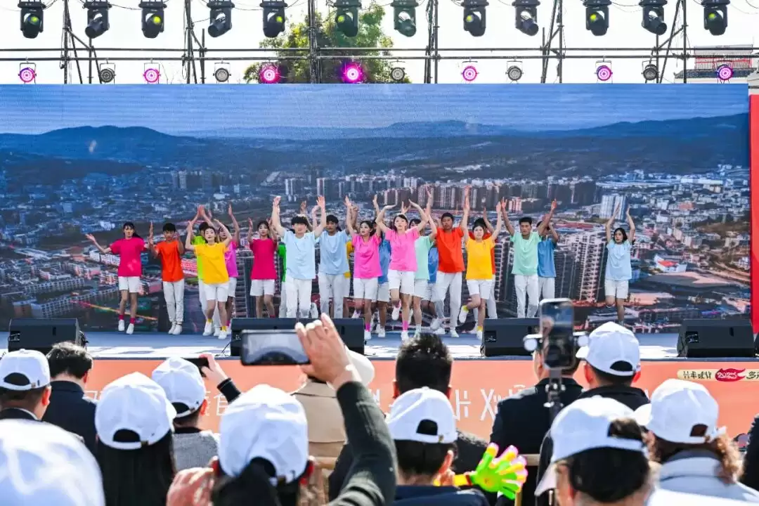 会东县 “多彩欢歌” 惠民演出暨第十届 “双黑” 美食文化季有何亮点？怎样促进文旅融合？插图1