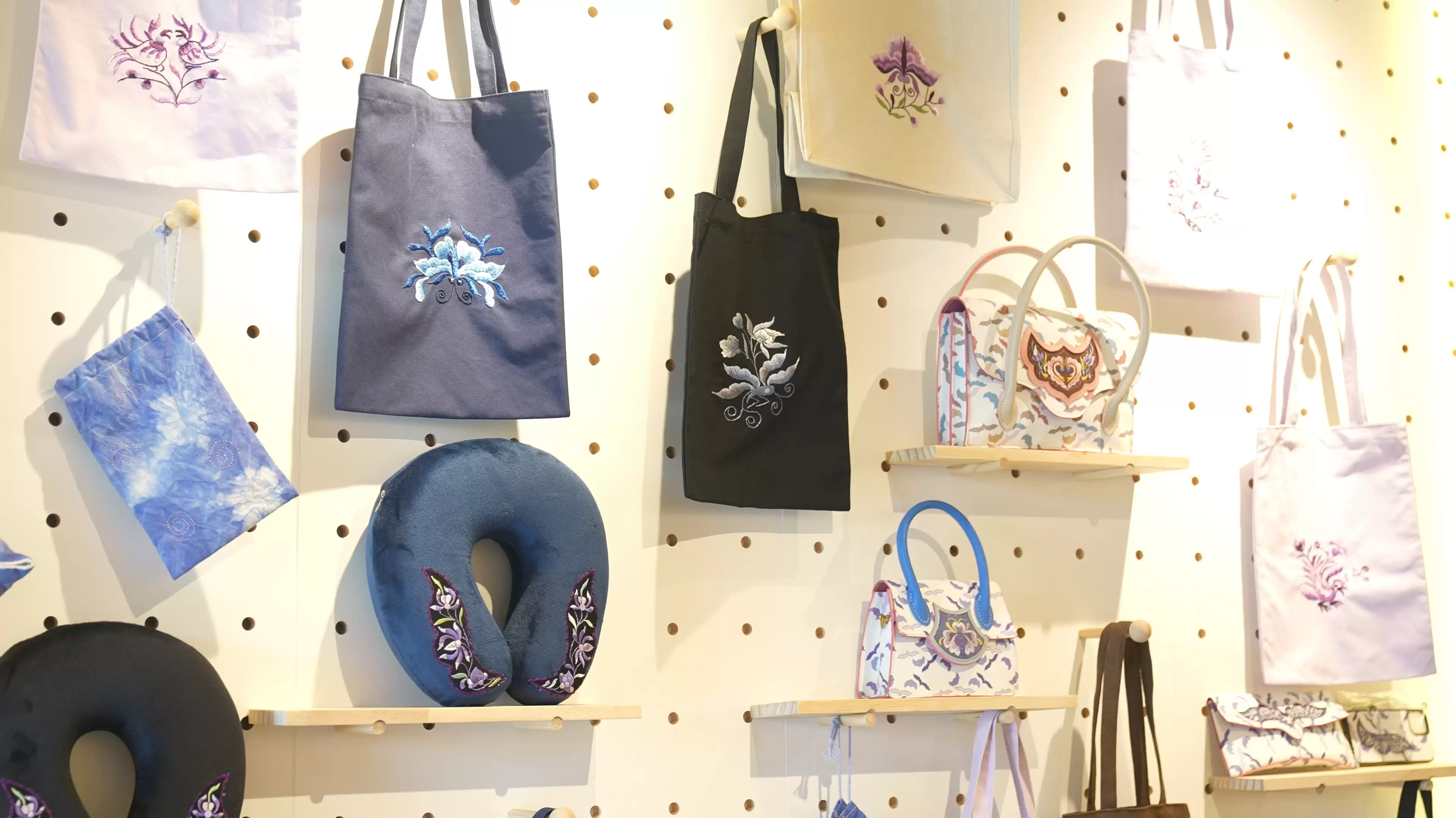 省级非遗名录添新｜会东挑花刺绣 沉淀在针脚里的岁月深情插图1