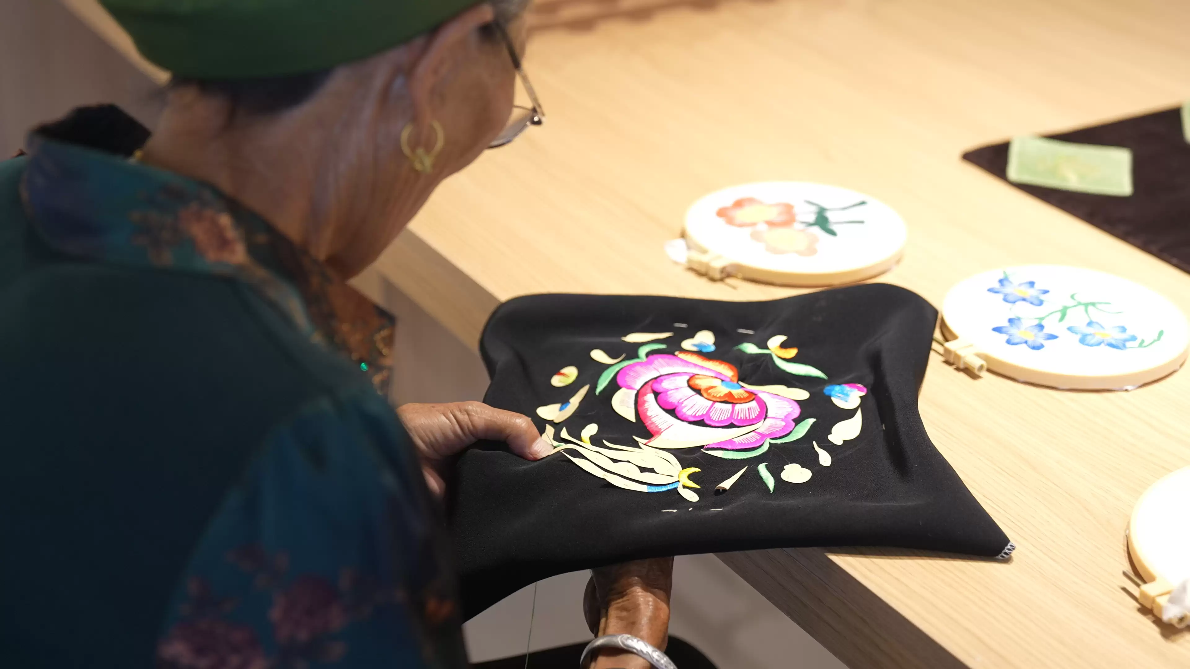 省级非遗名录添新｜会东挑花刺绣 沉淀在针脚里的岁月深情插图2