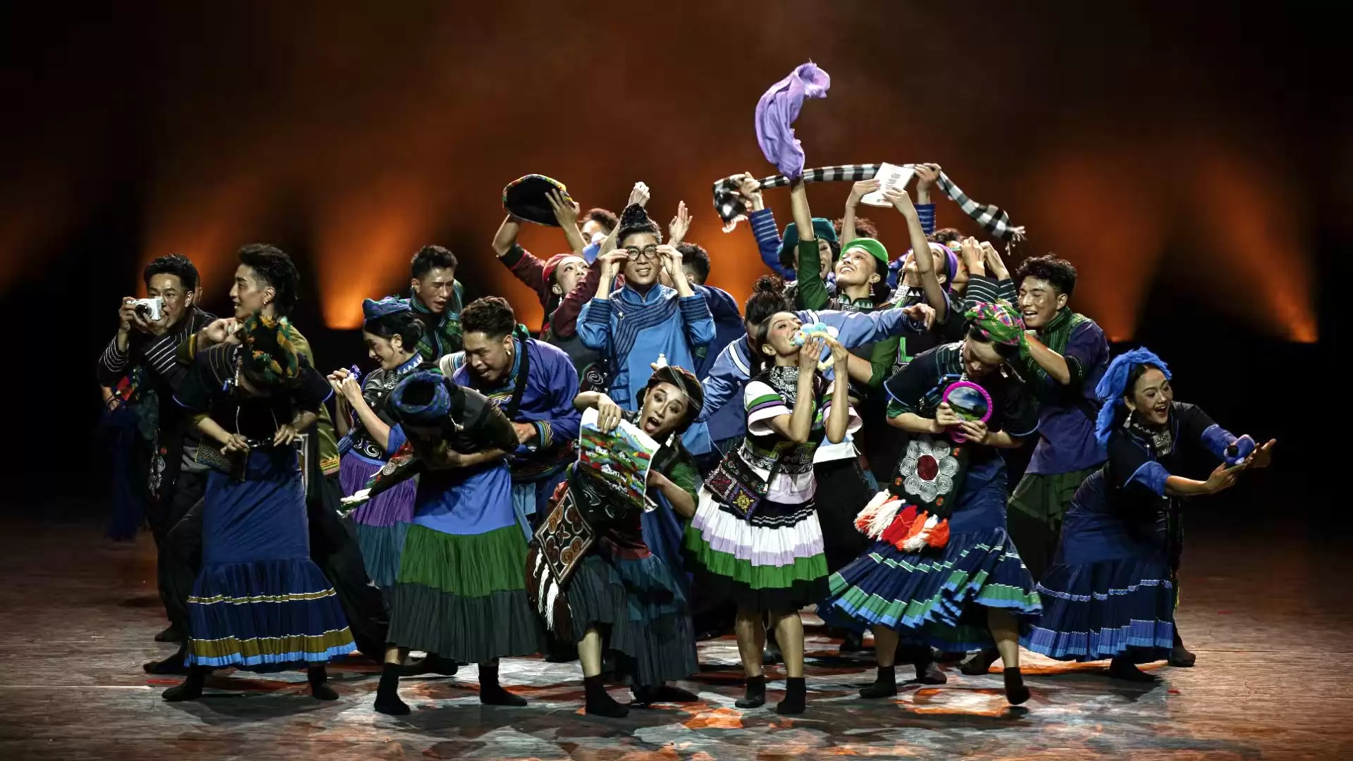 今晚登台!凉山州歌舞团作品《逢场天》入选第十五届全国舞蹈展演插图2 今晚登台!凉山州歌舞团作品《逢场天》入选第十五届全国舞蹈展演插图2