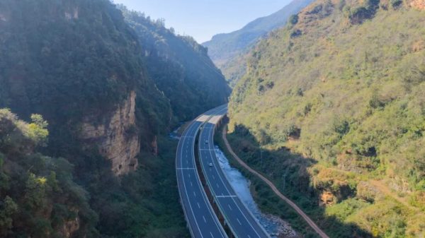 大道如虹 筑梦未来——G4216宁攀高速今日全线通车插图1